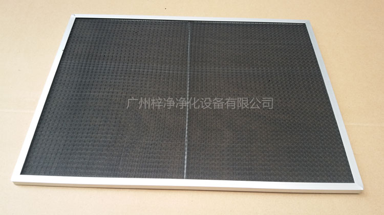 尼龍網(wǎng)初效過濾器骨架采用直徑為6mm的鐵絲焊接處理,目的防止過濾器變形。