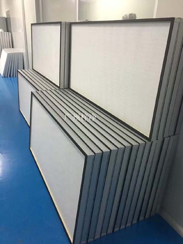 ULPA級超高效空氣過濾器適用于10000級-100級潔凈系統(tǒng)，空調系統(tǒng)，因此產品已廣泛應用于電子、微電子、半導體、光器件、生物和醫(yī)藥線路、照相機和光學儀器、精密機械等多個領域。
