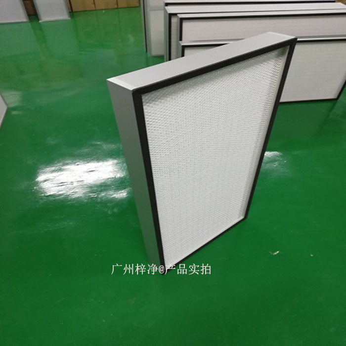 高效過(guò)濾器在潔凈室中的布置是確保室內(nèi)空氣質(zhì)量達(dá)到規(guī)定標(biāo)準(zhǔn)的關(guān)鍵環(huán)節(jié)。